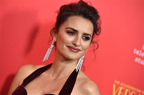 penelope cruz donatella versace gif|Penélope Cruz Opens Up on Her Phone Conversation with .